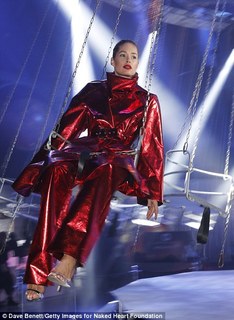 Doutzen Kroes feet photo thumbnail