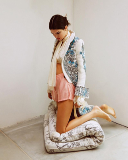 Kendall Jenner feet photo thumbnail