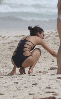 Victoria Justice feet photo thumbnail