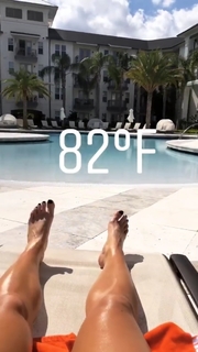Amanda Saccomanno feet photo thumbnail
