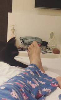 Kéfera Buchmann feet photo thumbnail