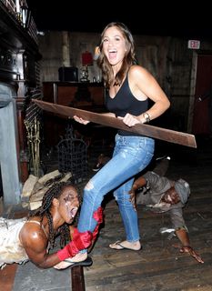 Minka Kelly feet photo thumbnail