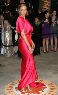 Tyra Banks feet photo thumbnail