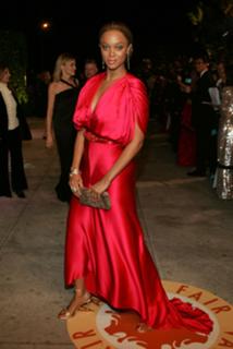 Tyra Banks feet photo thumbnail