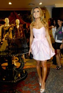 Sabrina Sato feet photo thumbnail