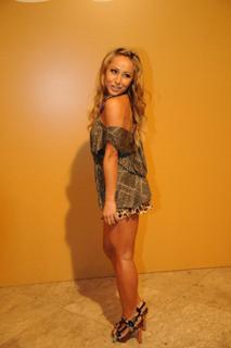 Sabrina Sato feet photo thumbnail
