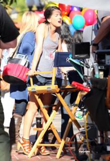 Shenae Grimes-Beech feet photo thumbnail