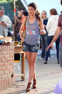 Shenae Grimes-Beech feet photo thumbnail
