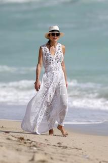Bethenny Frankel feet photo thumbnail