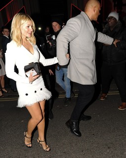 Holly Willoughby feet photo thumbnail