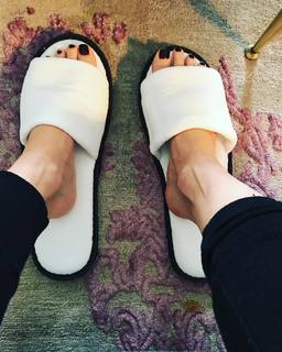 Naomi Watts feet photo thumbnail