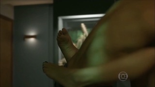 Isis Valverde feet photo thumbnail