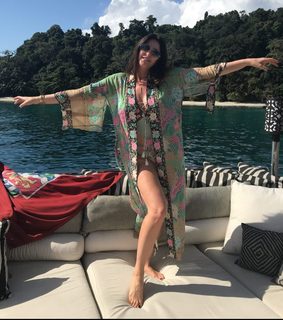 Lisa Snowdon feet photo thumbnail