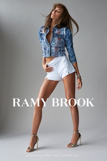 Martha Hunt feet photo thumbnail