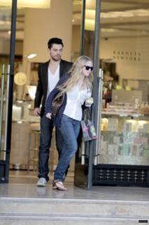 Amanda Seyfried feet photo thumbnail