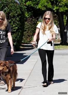 Amanda Seyfried feet photo thumbnail