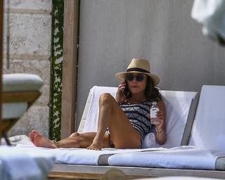 Bethenny Frankel feet photo thumbnail
