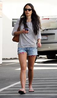 Jordana Brewster feet photo thumbnail