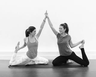 Iris Mittenaere feet photo thumbnail