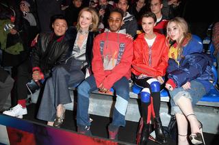 Sabrina Carpenter feet photo thumbnail