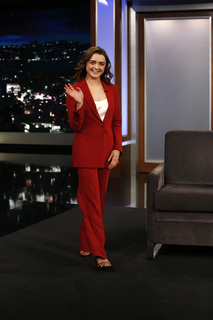 Maisie Williams feet photo thumbnail