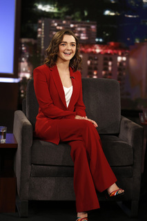 Maisie Williams feet photo thumbnail