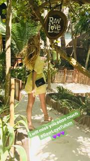 Petra Nemcova feet photo thumbnail