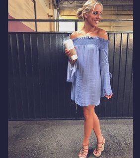 Chelsea Green feet photo thumbnail