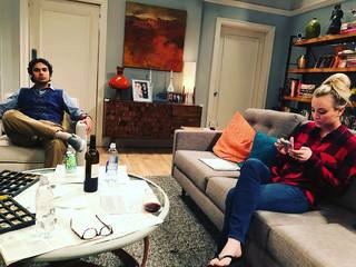 Kaley Cuoco feet photo thumbnail