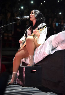 Demi Lovato feet photo thumbnail