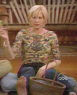 Jenna Elfman feet photo thumbnail