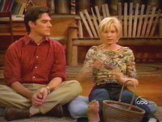Jenna Elfman feet photo thumbnail