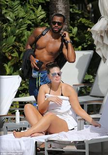 Ashley Graham feet photo thumbnail