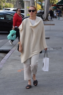 Rumer Willis feet photo thumbnail