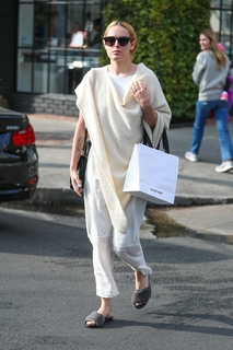 Rumer Willis feet photo thumbnail
