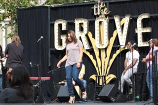 Jordin Sparks feet photo thumbnail