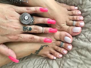 Karin Klemp feet photo thumbnail
