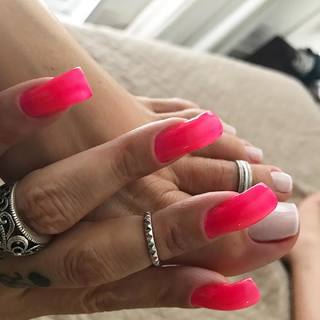 Karin Klemp feet photo thumbnail