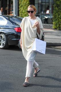 Rumer Willis feet photo thumbnail