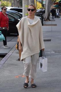 Rumer Willis feet photo thumbnail