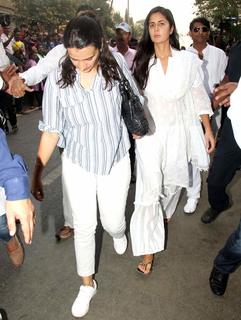 Katrina Kaif feet photo thumbnail