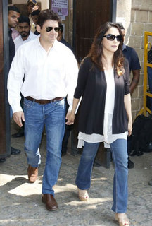 Madhuri Dixit feet photo thumbnail