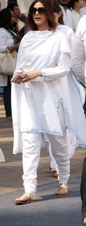 Sonali Bendre feet photo thumbnail