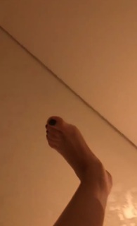Kéfera Buchmann feet photo thumbnail