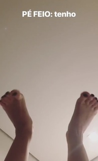 Kéfera Buchmann feet photo thumbnail