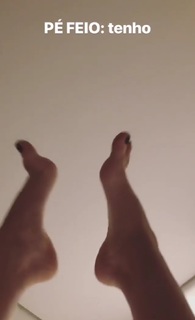 Kéfera Buchmann feet photo thumbnail