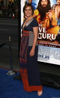 Mariska Hargitay feet photo thumbnail