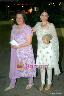Karisma Kapoor feet photo thumbnail