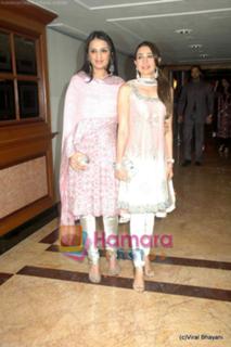 Karisma Kapoor feet photo thumbnail