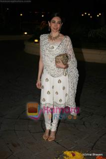 Karisma Kapoor feet photo thumbnail